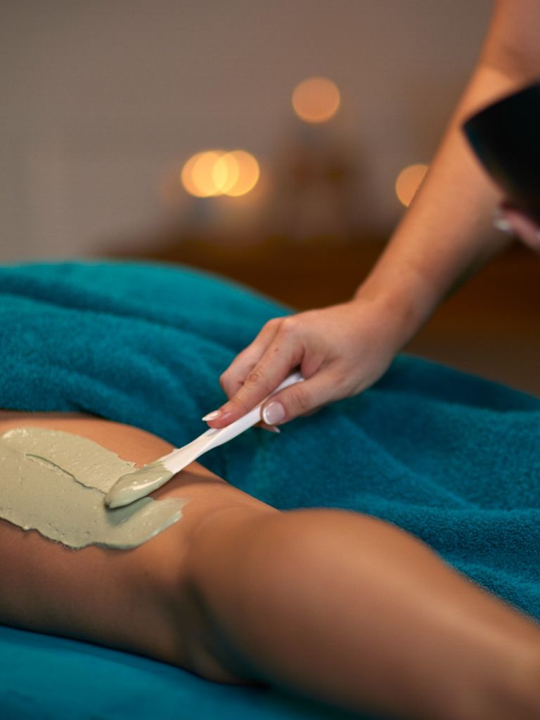 Cry-Firm mask being applied to back of left thigh.
